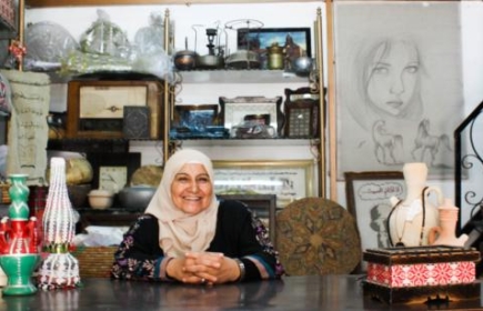 Mikrokredit-Empfängerin in ihrem Laden in der West-Bank